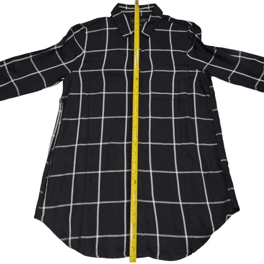 ✨2/$25 Banana Republic Boyfriend Fit Women plaid button down flannel Lightweight - Picture 5 of 7